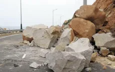 Nhiều đường ở miền Trung đã được thông tuyến