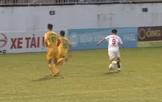 VIDEO: Van Bakel sai lầm, Văn Toàn ghi bàn ấn tượng giúp HAGL dẫn FLC Thanh Hoá 2-0