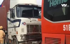 TP.HCM: Va chạm giao thông liên hoàn, 1 người đi cấp cứu