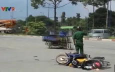 Bình Dương: Vượt đèn đỏ gây tai nạn, 3 người bị thương