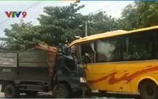 Bình Dương: Tai nạn giao thông giữa 3 ô tô, 5 người thương vong