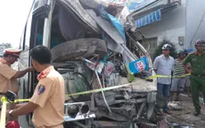 Bạc Liêu: Ô tô khách mất lái tông vào nhà dân