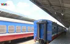 Tàu lửa tuyến ngắn thu hút khách du lịch dịp lễ