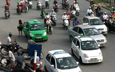 Taxi ngoại tỉnh “tấn công” nội đô Hà Nội