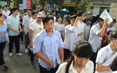 Thí sinh than đề Tiếng Anh quá dài