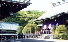 Thủ tướng Nhật Bản gửi đồ lễ tới đền Yasukuni