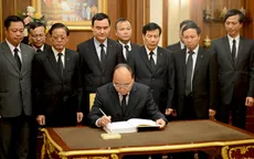 Thủ tướng Nguyễn Xuân Phúc viếng Nhà Vua Thái Lan