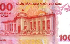 TP.HCM: Người dân xếp hàng mua tiền giấy mệnh giá 100 đồng