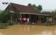 Ấm áp tình người trong mưa lũ