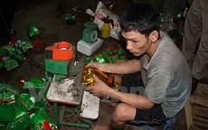 Bắt quả tang cơ sở sản xuất trà tẩm ướp hóa chất tại Bình Dương