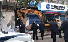 Trung Quốc bắt kẻ dùng máy xúc trộm tiền ngân hàng