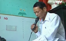 Người trưởng thôn tận tâm với công tác tuyên truyền bầu cử