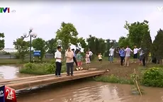 3 ngày sau mưa lớn, chung cư Hà Nội vẫn chưa thoát khỏi tình trạng ốc đảo