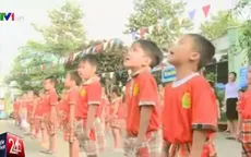 Khi trẻ mầm non hát Quốc ca...