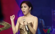 Văn Mai Hương hốt hoảng vì gặp sự cố trên sân khấu