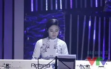 Ngọc Hân bất ngờ khoe tài đánh đàn piano