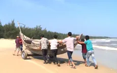 Xe đẩy thuyền nan giúp ngư dân TT-Huế cơ động