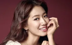 Park Shin Hye đổi nghề làm bác sĩ