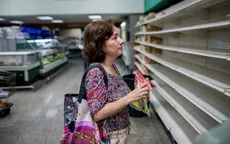 Người dân Venezuela "vật lộn" với cuộc chiến tìm kiếm thức ăn