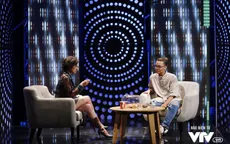 MC Phí Linh bị Quách Văn Thơm (Da LAB) làm cho bối rối