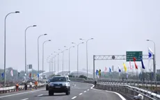 Cho xe máy chạy vào đường nối cao tốc TP.HCM-Long Thành-Dầu Giây