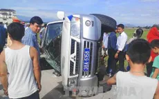 Hà Tĩnh: Xe "điên" chèn lật nghiêng xe cảnh sát giao thông