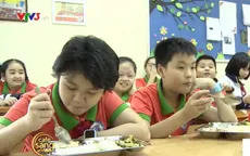 Nỗi lo của phụ huynh khi con ăn bán trú ở trường