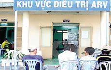 Bệnh nhân HIV gặp khó khi hết thuốc viện trợ ARV