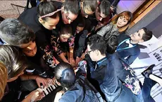 Bosnia: 20 người cùng chơi trên 1 chiếc đàn piano lập kỷ lục thế giới