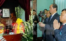 Chủ tịch nước dâng hương tưởng nhớ Bác Hồ tại Phủ Chủ tịch