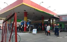 Cây xăng bất ngờ phát hỏa, hàng chục người quăng xe bỏ chạy