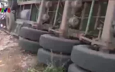 Đăk Lăk: Lật xe container do tài xế không làm chủ tốc độ