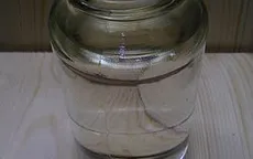 Bé trai 17 tháng tuổi nhập viện do uống nhầm dầu hỏa