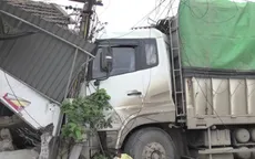 Nghệ An: Xe tải mất lái húc đổ nhà dân, 3 người thương vong
