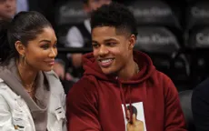 Chân dài Victoria's Secret rơi nước mắt khi đính hôn với bạn trai