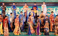Ấn tượng hội họa trong tà áo dài Huế