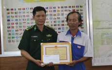 Biên phòng Đà Nẵng khen thưởng ngư dân vì thành tích cứu nạn
