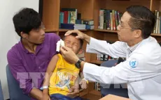 TP.HCM: Cứu bệnh nhi bị bắn vào mắt từ súng cồn hơi tự chế