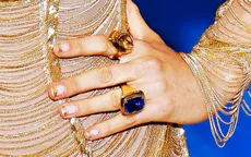 Cận cảnh bộ móng tay dát vàng của Jennifer Lopez và Blake Lively tại Met Gala 2017