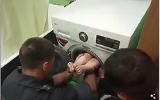 Ukraine: Chơi trốn tìm, bé trai 7 tuổi bị mắc kẹt trong lồng máy giặt