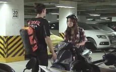 Ghét thì yêu thôi - Tập 26: Du chấp nhận chia tay Kim, Trang "đục nước béo cò"