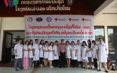 Bác sĩ Việt Nam khám sàng lọc ung thư miễn phí tại Lào