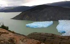 Tảng băng trôi lớn tách khỏi sông băng ở Chile