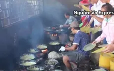 An Giang: Bánh xèo chay miễn phí cho hàng nghìn người ăn