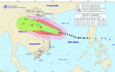 Tâm bão số 10 cách bờ biển các tỉnh từ Hà Tĩnh đến Quảng Bình khoảng 600km