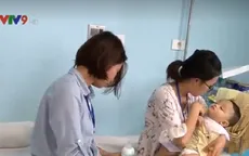 Sức khỏe bé trai 1 tuổi bị bạo hành chuyển biến xấu