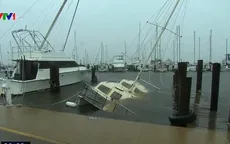 Bão Harvey đổ bộ vào Mỹ gây ra lốc xoáy