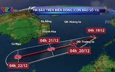 Bão số 15 đang đi sâu vào Biển Đông, không ngừng gây thời tiết xấu