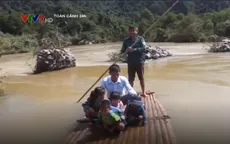 Thanh Hóa: Hiểm nguy rình rập khi học sinh đi bè qua sông