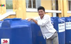 Tặng 100 bồn chứa nước cho bà con Long An